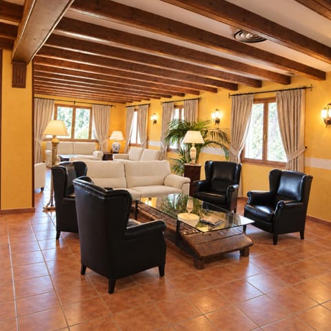 Property building, Communal lounge/ TV room, Game Room, Living room, Lounge or bar, Meeting/conference room, fireplace