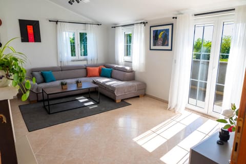 View (from property/room), Living room, City view, Garden view, Pool view, fireplace, fireplace, minibar
