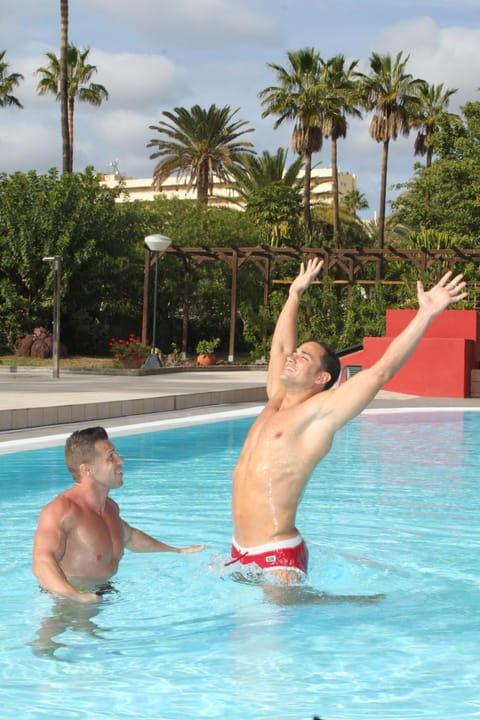 Swimming pool, Entertainment