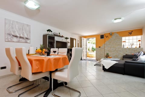 Living room, Dining area