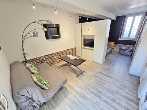 GregBnb - Studio 25m2 - Terasse 30m2 - CLIMATISÉ Apartment in Toulon