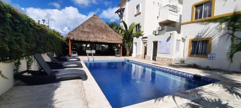 Swimming pool, Swimming pool