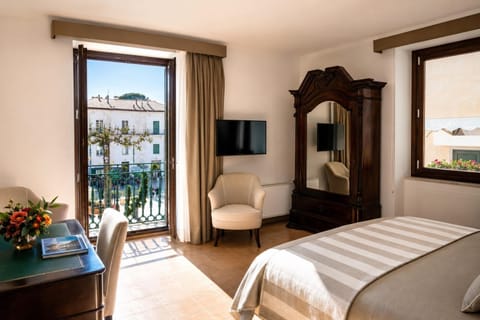 View (from property/room), Balcony/Terrace, Photo of the whole room, Bedroom