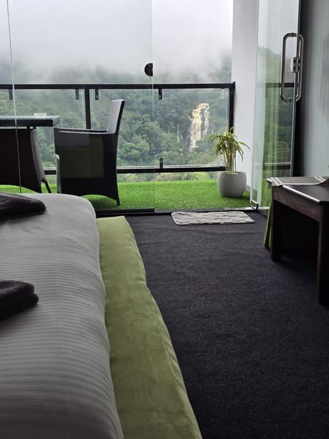 Bed, Natural landscape, View (from property/room), Balcony/Terrace, Living room, Photo of the whole room, Seating area, Evening entertainment, Bedroom, Mountain view
