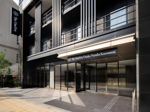 Facade/entrance