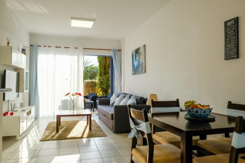 Zero Zero 2 Apartment in Peyia