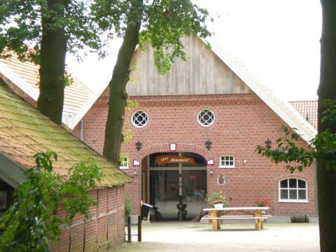 Facade/entrance, Balcony/Terrace