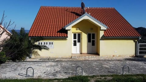 Patio, Facade/entrance