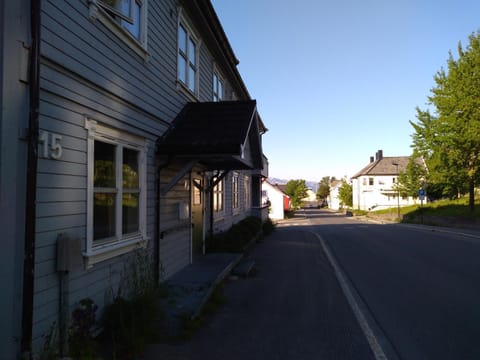 Property building, Day