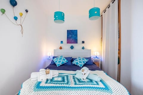 Photo of the whole room, Bedroom, towels