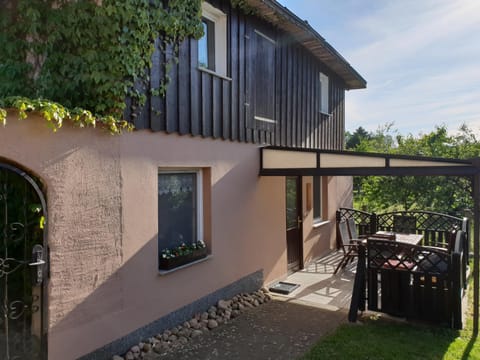 Facade/entrance, Balcony/Terrace