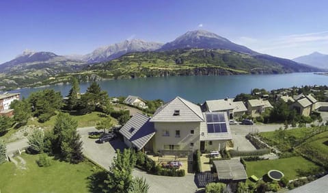 Nearby landmark, Natural landscape, Bird's eye view, Lake view, Mountain view, Area and facilities