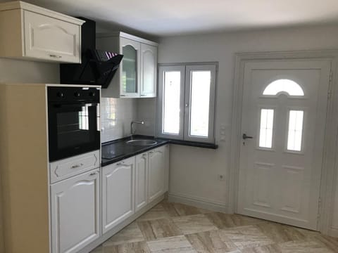 Kitchen or kitchenette, Food and drinks