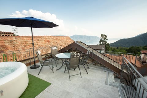 Day, Natural landscape, Hot Tub, Balcony/Terrace, On site, Lake view, Mountain view