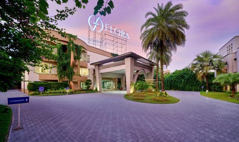 Property building, Facade/entrance, View (from property/room), Logo/Certificate/Sign