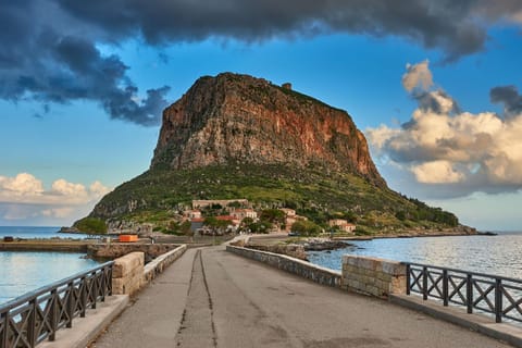 Nearby landmark, Mountain view