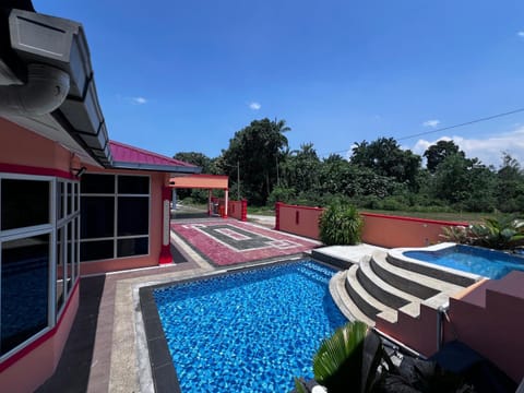 Swimming pool, Swimming pool