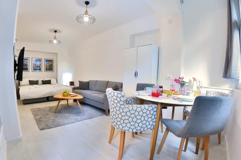 Living room, Seating area, Dining area