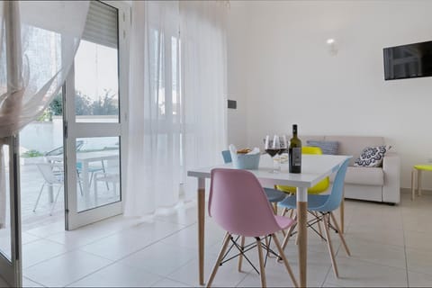 Living room, Dining area