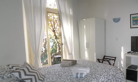 Balcony/Terrace, Food and drinks, Bedroom, City view, City view, Lake view, Lake view, Mountain view, Mountain view