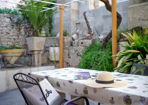 Garden, Seating area