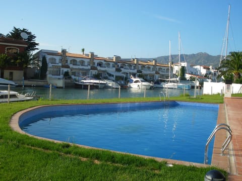 Swimming pool, Swimming pool