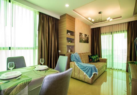 TV and multimedia, Balcony/Terrace, Balcony/Terrace, Living room, Seating area, Dining area, air conditioner