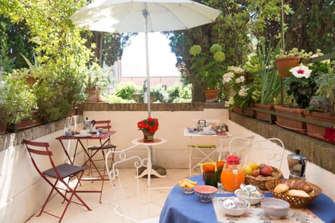 Balcony/Terrace, Food and drinks, Garden view, Internal: Not applicable to any particular room