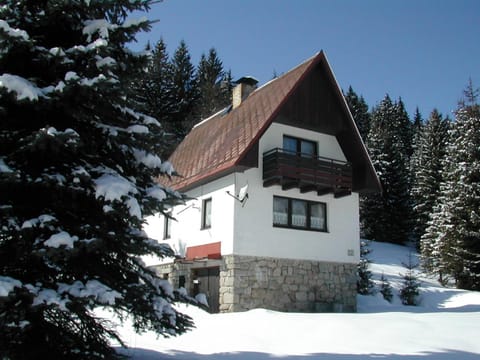 Facade/entrance, Winter