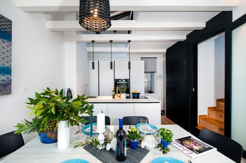 Food and drinks, Dining area