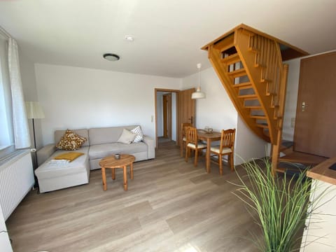 Photo of the whole room, Seating area