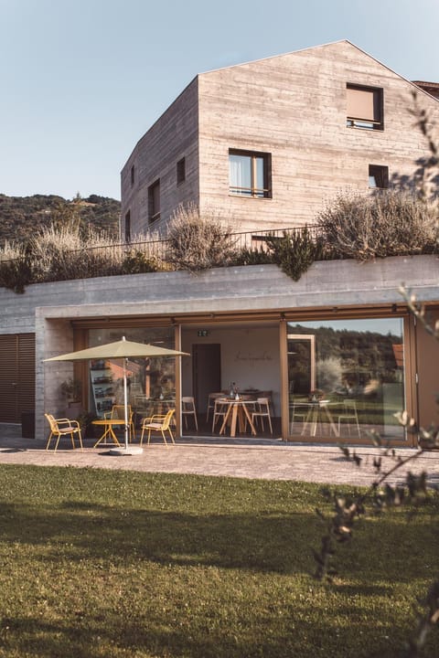 Property building, Breakfast