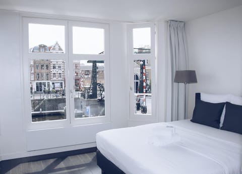 Bedroom, River view