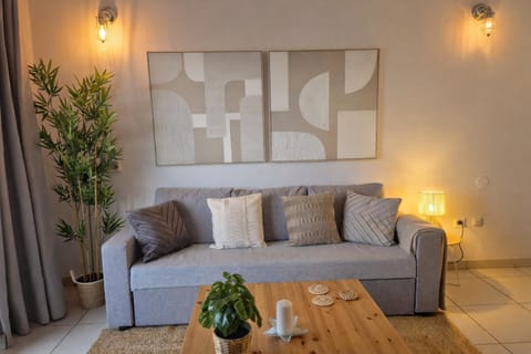 Hill apartment with terrace, parking, pool & paddle court Apartment in Torremolinos