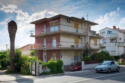 Apartments Peričić Apartment in Podstrana