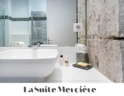 Bathroom, Text overlay, towels