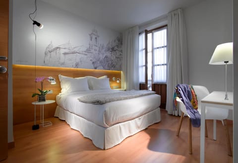 Bed, Seating area