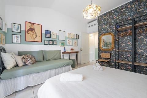 Bed, Bedroom, locker