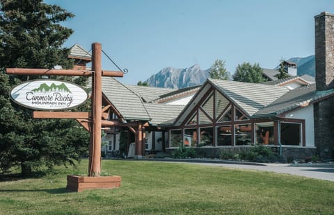 Property building, Spring, Day, Property logo or sign, Natural landscape, Mountain view, Street view