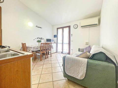 Living room, Dining area, air conditioner