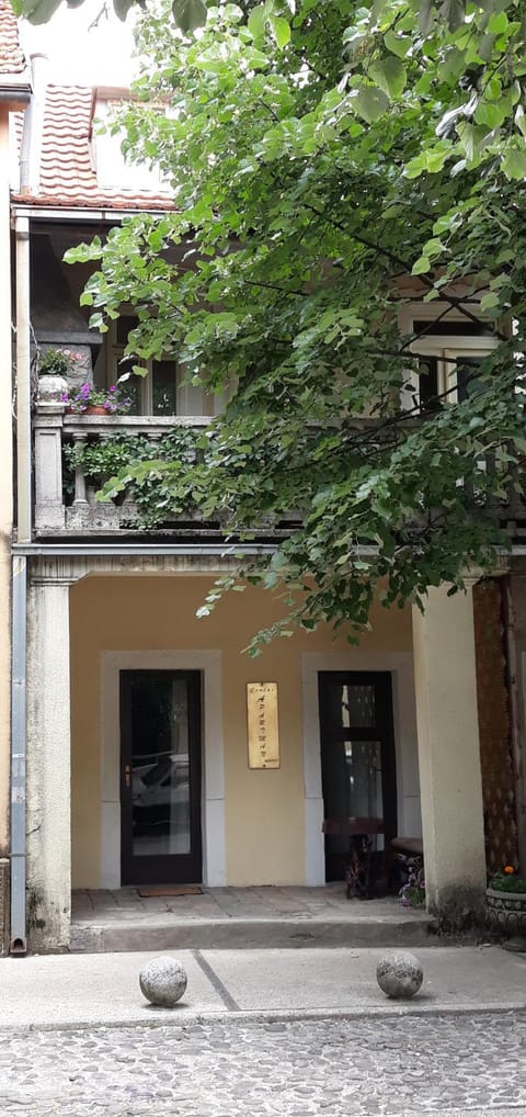 Property building, Facade/entrance