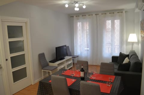TV and multimedia, Lounge or bar, Seating area, Dining area, Evening entertainment