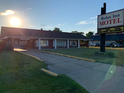 New Relax Inn Bridgeview Motel in Bedford Park