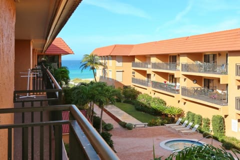 Property building, Balcony/Terrace, Pool view