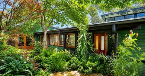 Property building, Day, Natural landscape, Garden, Garden view