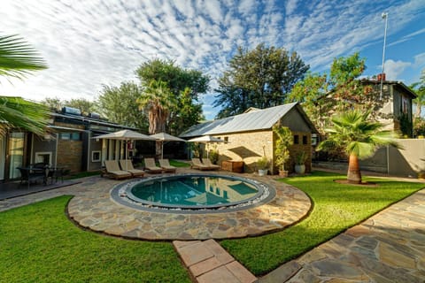 Property building, Garden, Swimming pool