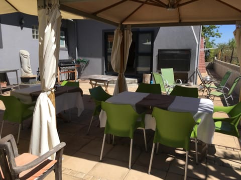 Patio, BBQ facilities