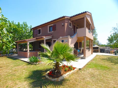 Apartments Milan 1665 Apartment in Fažana