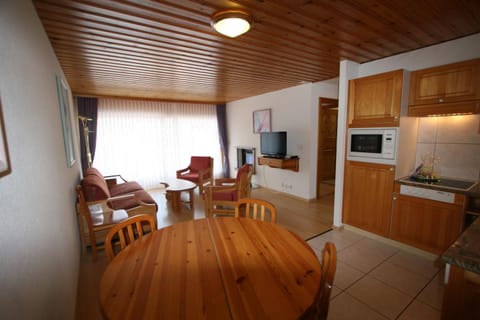 Kitchen or kitchenette, Living room, Seating area
