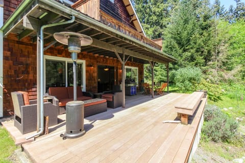 Goss Lake Getaway House in Camano Island